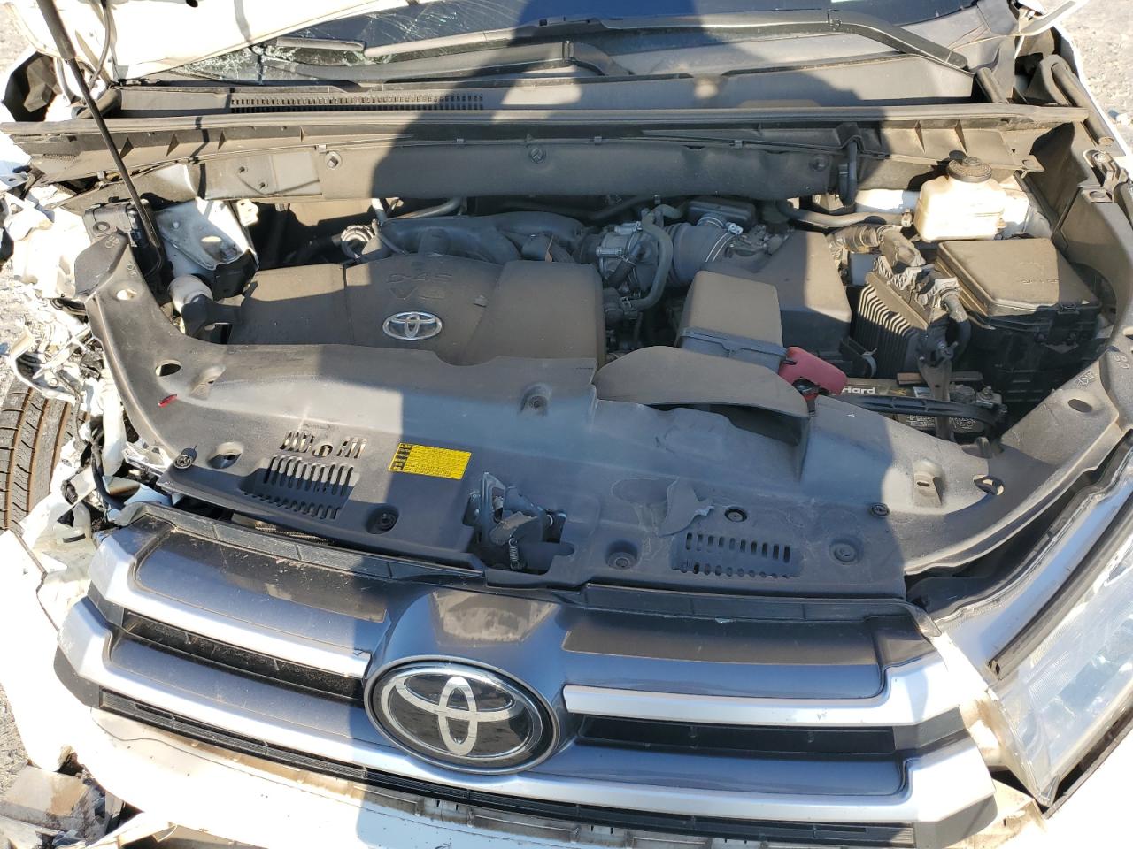 2017 Toyota Highlander - Image 12
