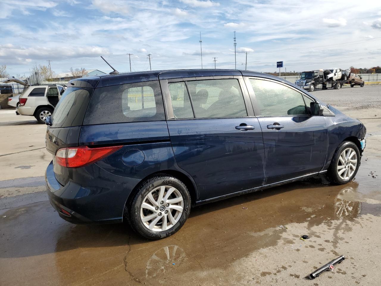 2015 Mazda 5 - Image 3