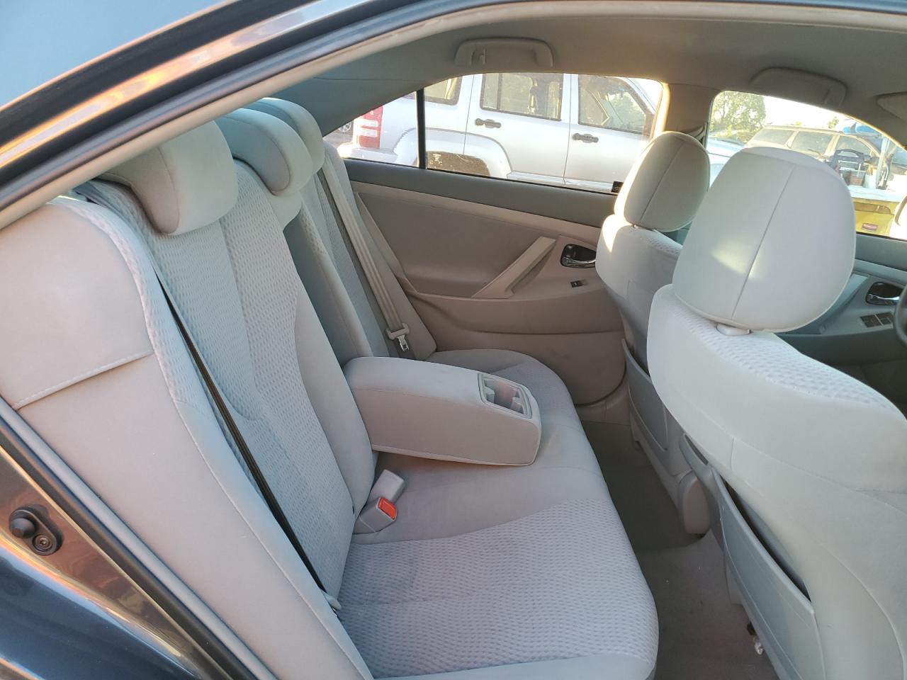 2011 Toyota Camry - Image 11