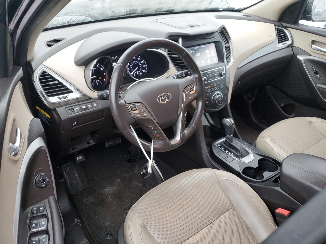 2017 Hyundai Santa Fe - Image 8
