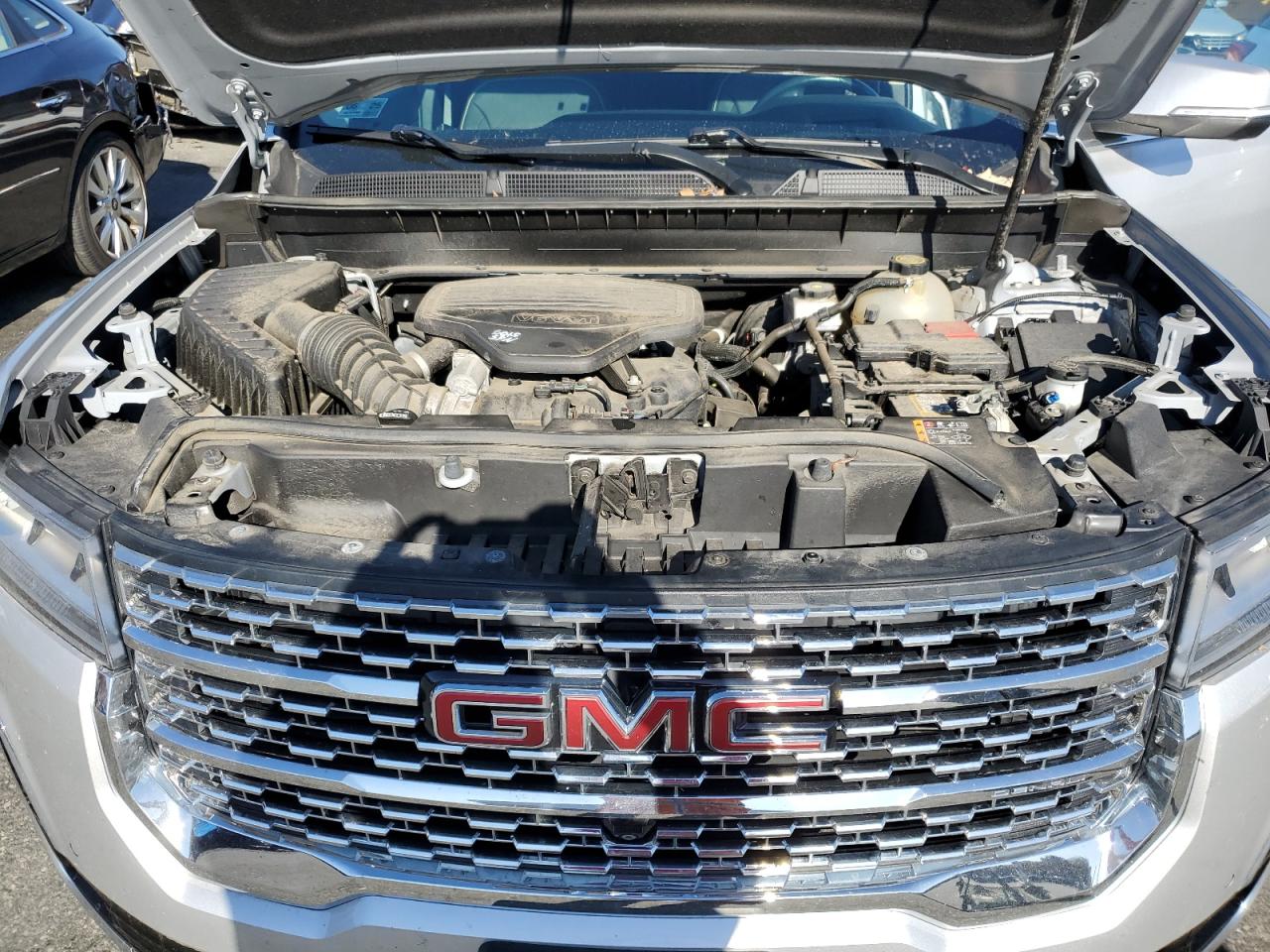2020 GMC Acadia - Image 12