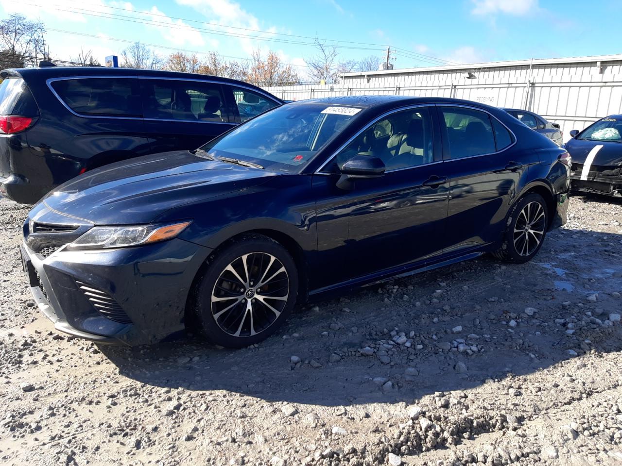 VIN JTNB11HK8J3027864 2018 TOYOTA CAMRY no.1