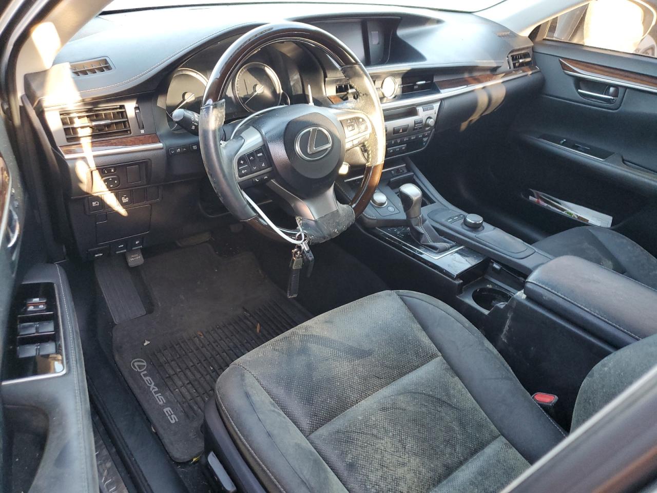 2017 Lexus ES - Image 8