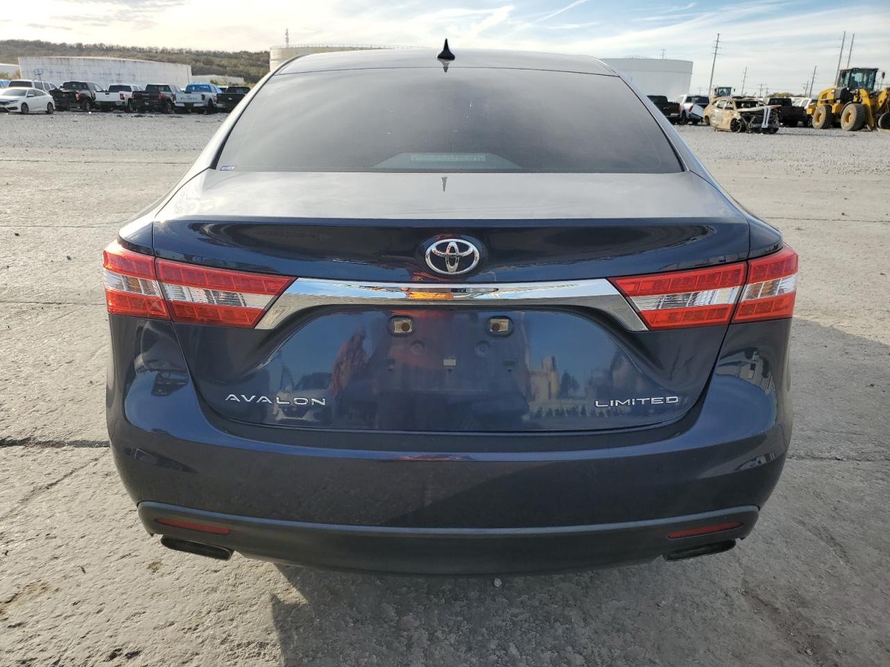 2015 Toyota Avalon - Image 6