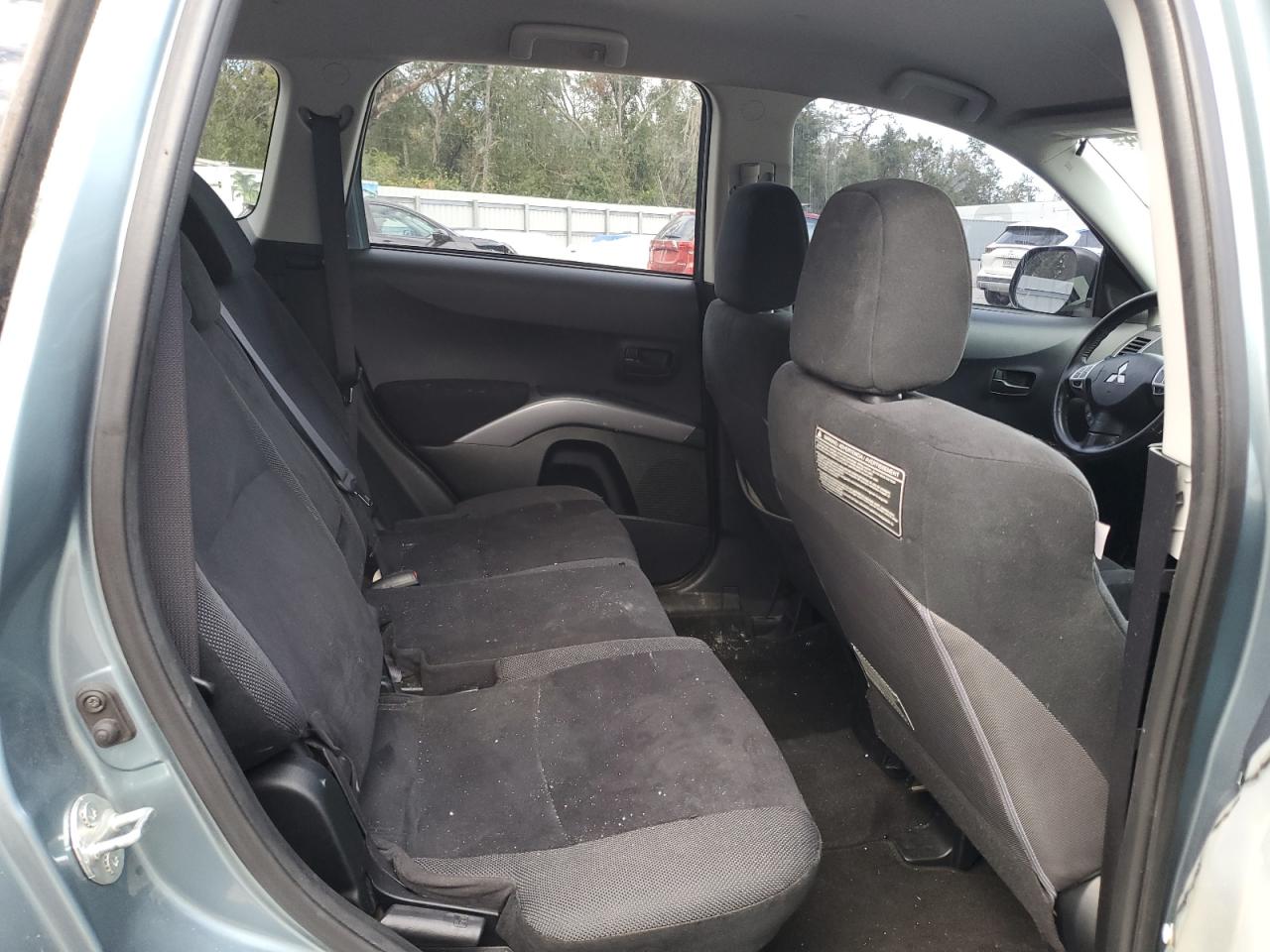 2007 Mitsubishi Outlander - Image 11