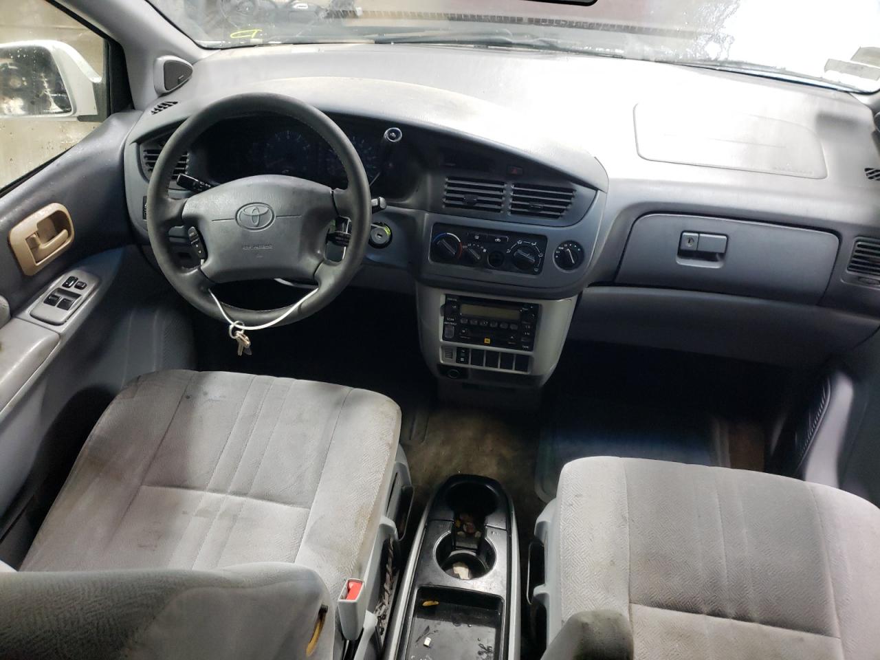 2003 Toyota Sienna - Image 8