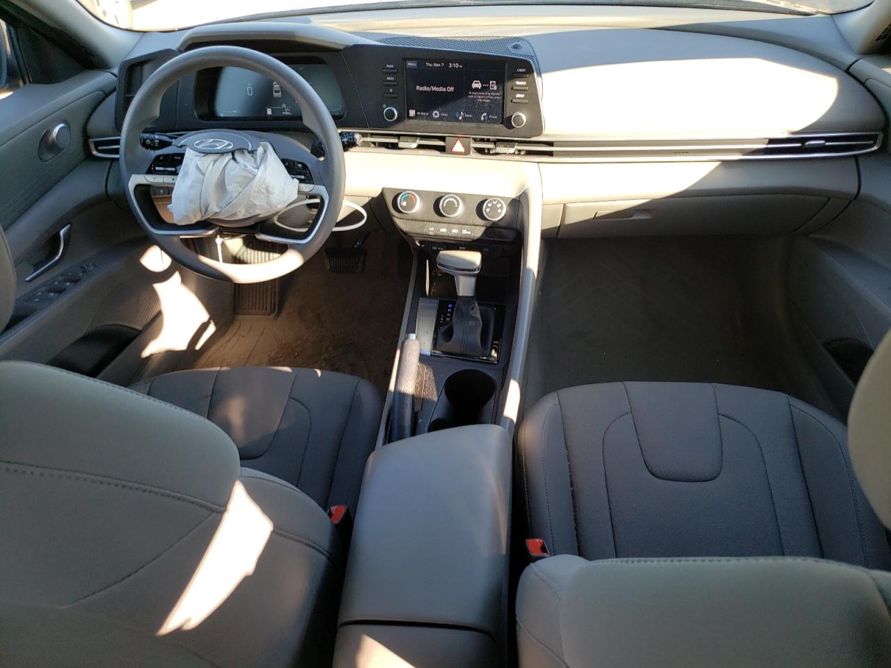 2024 Hyundai Elantra - Image 8
