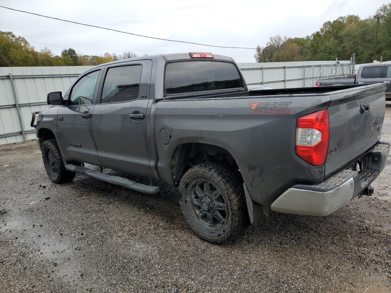 VIN 5TFDW5F13GX564045 2016 TOYOTA TUNDRA no.2