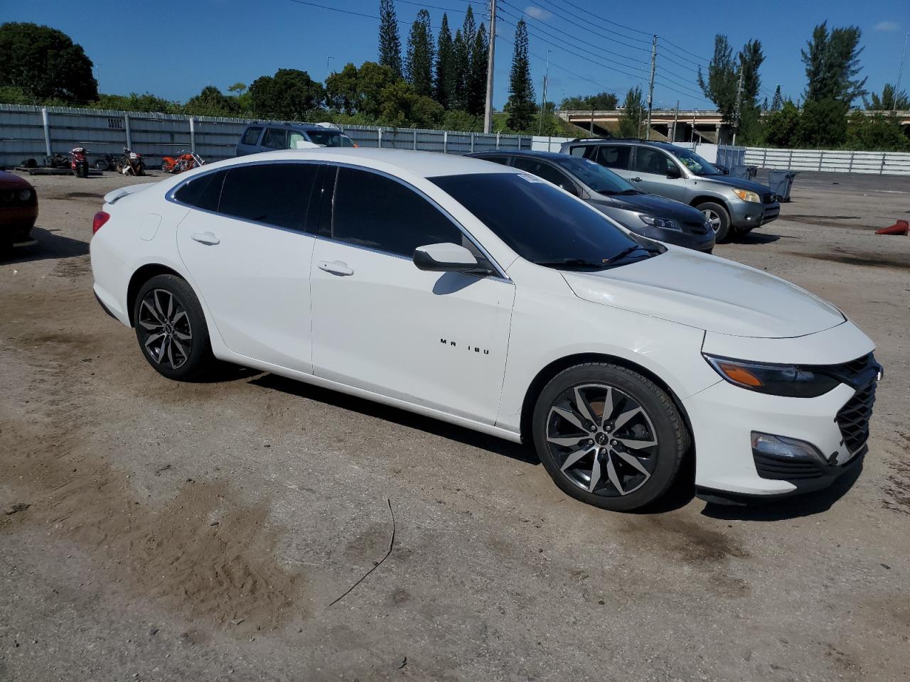 2021 Chevrolet Malibu - Image 4