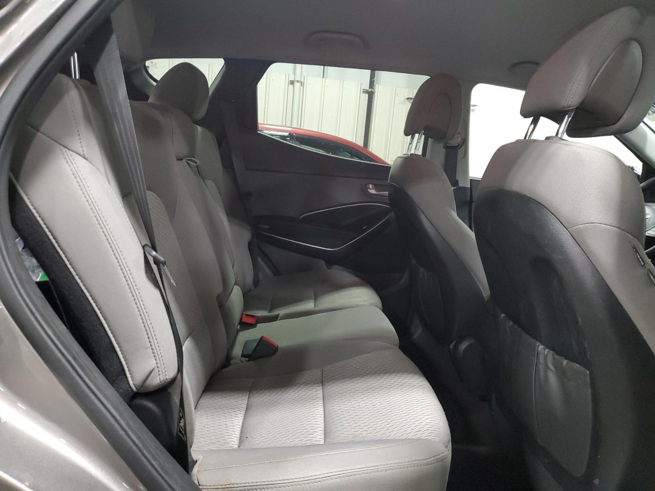 2017 Hyundai Santa Fe - Image 11