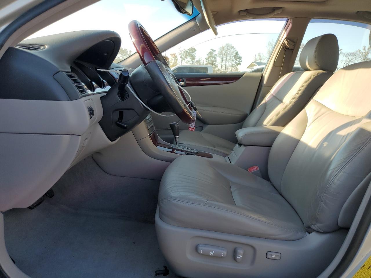 2004 Lexus ES - Image 7