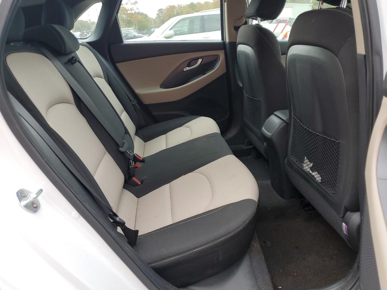 2018 Hyundai Elantra - Image 10