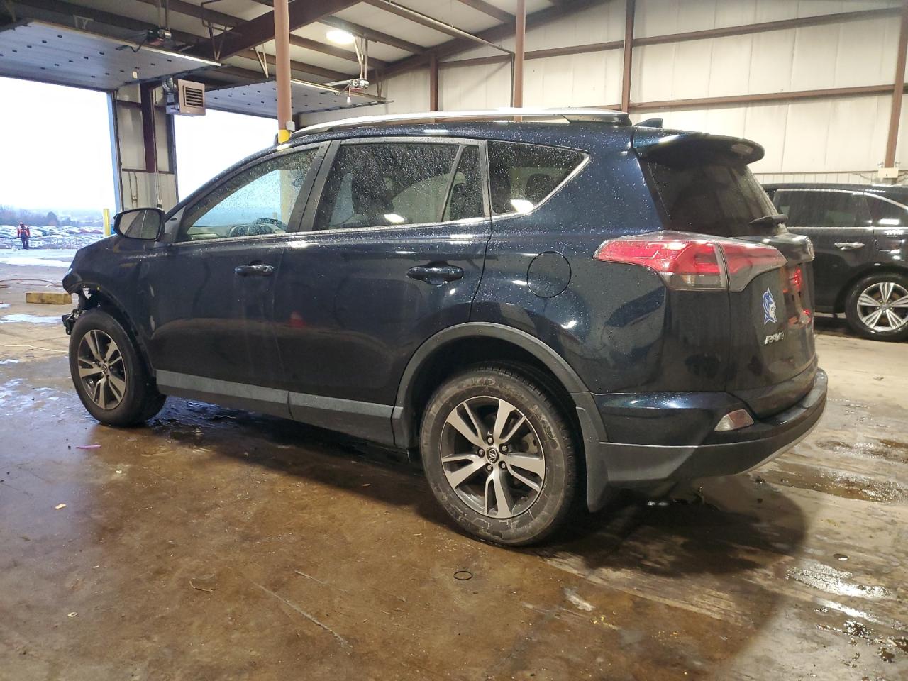 JTMRFREV6JD250402 2018 TOYOTA RAV 4 - Image 2