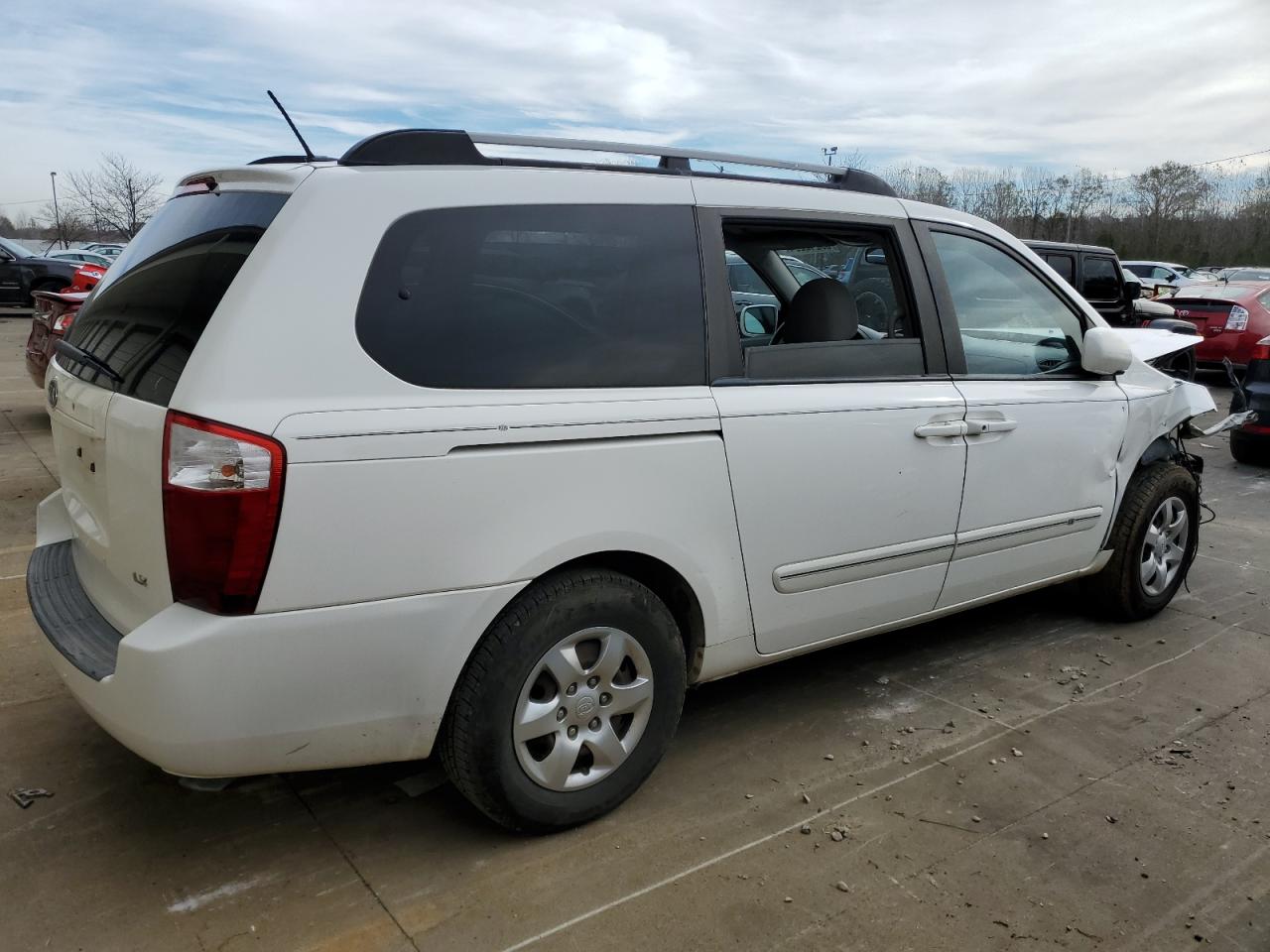 2009 Kia Sedona - Image 3