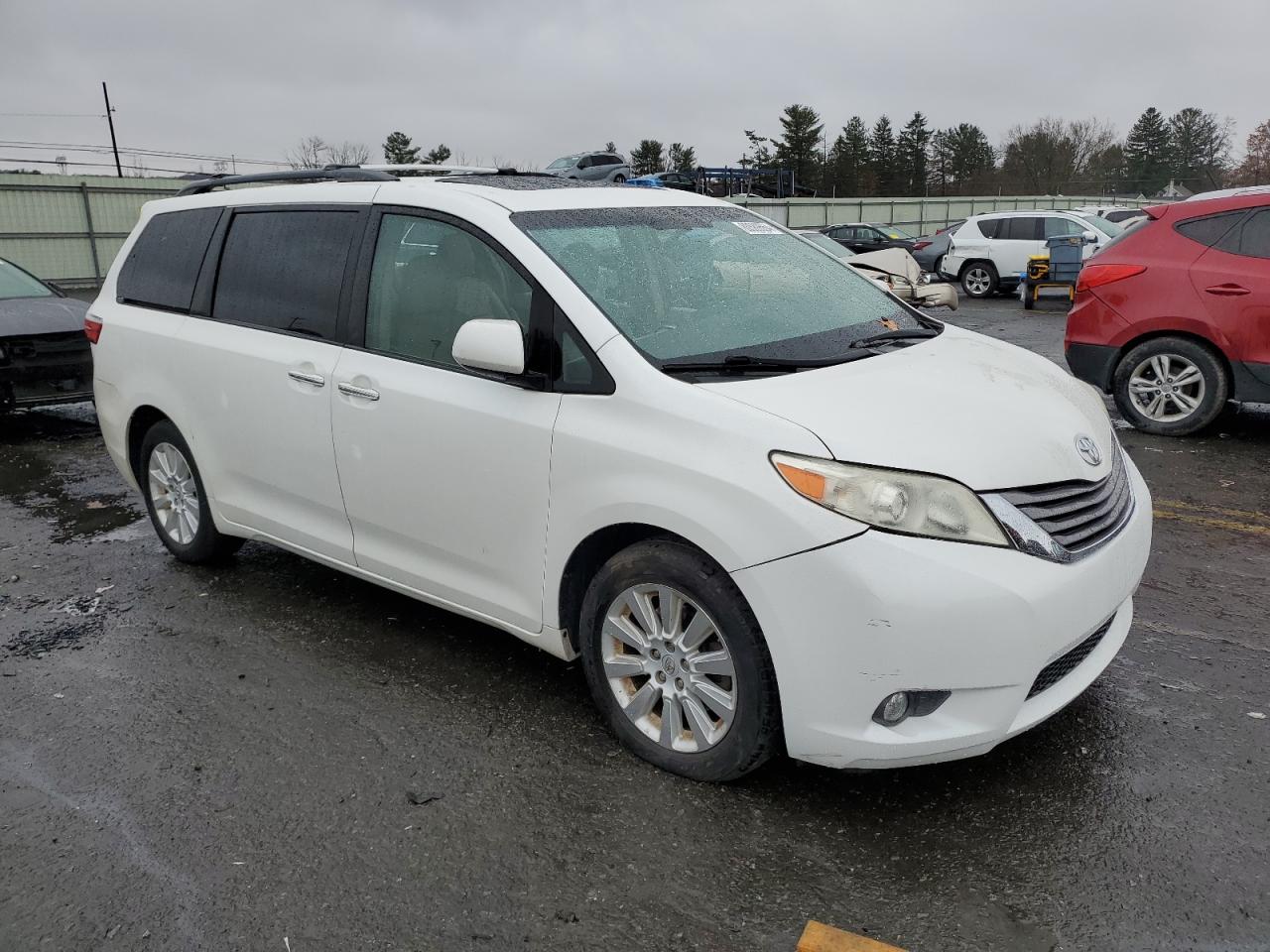 2015 Toyota Sienna - Image 4