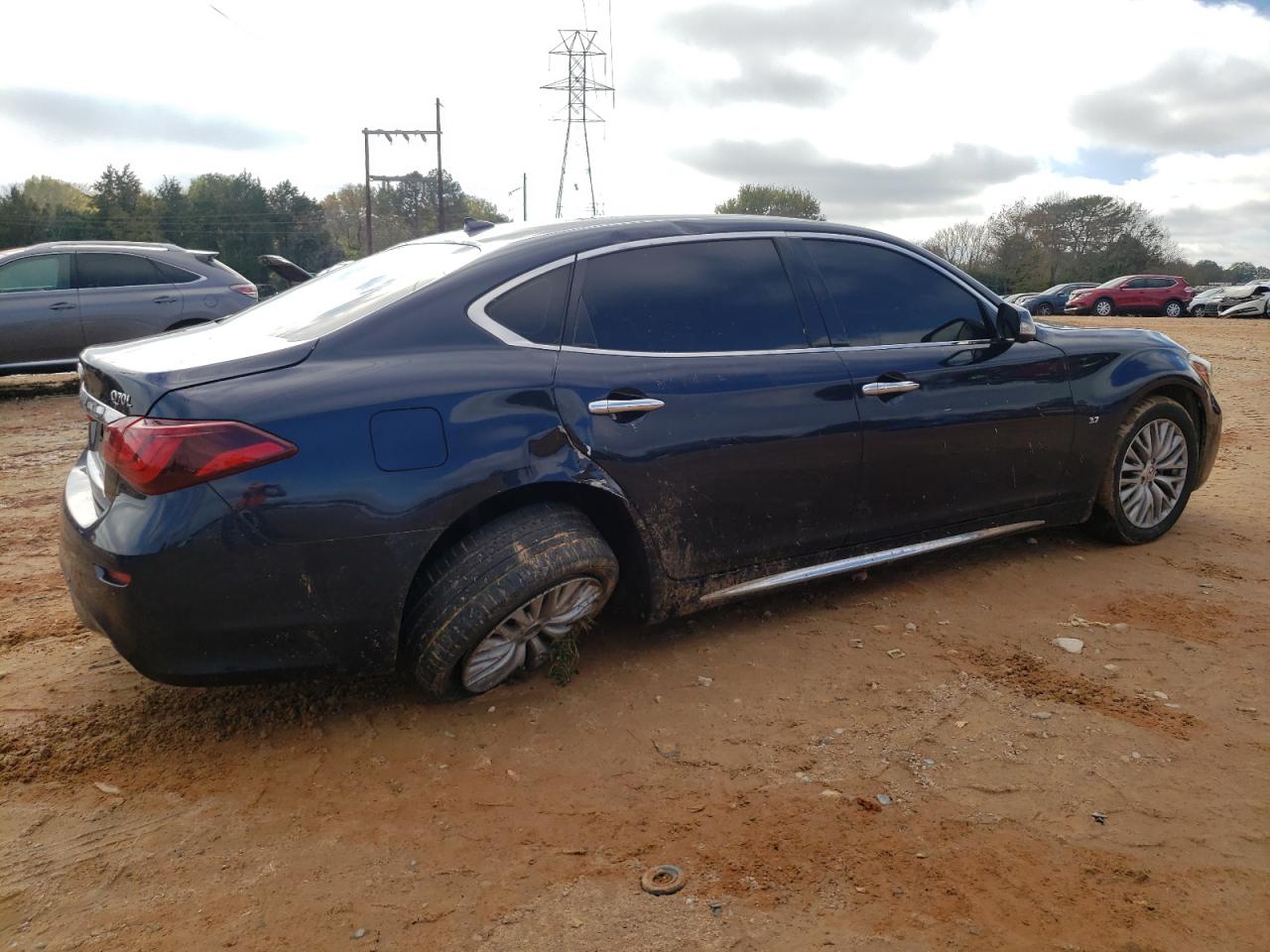 2015 Infiniti Q70 - Image 3