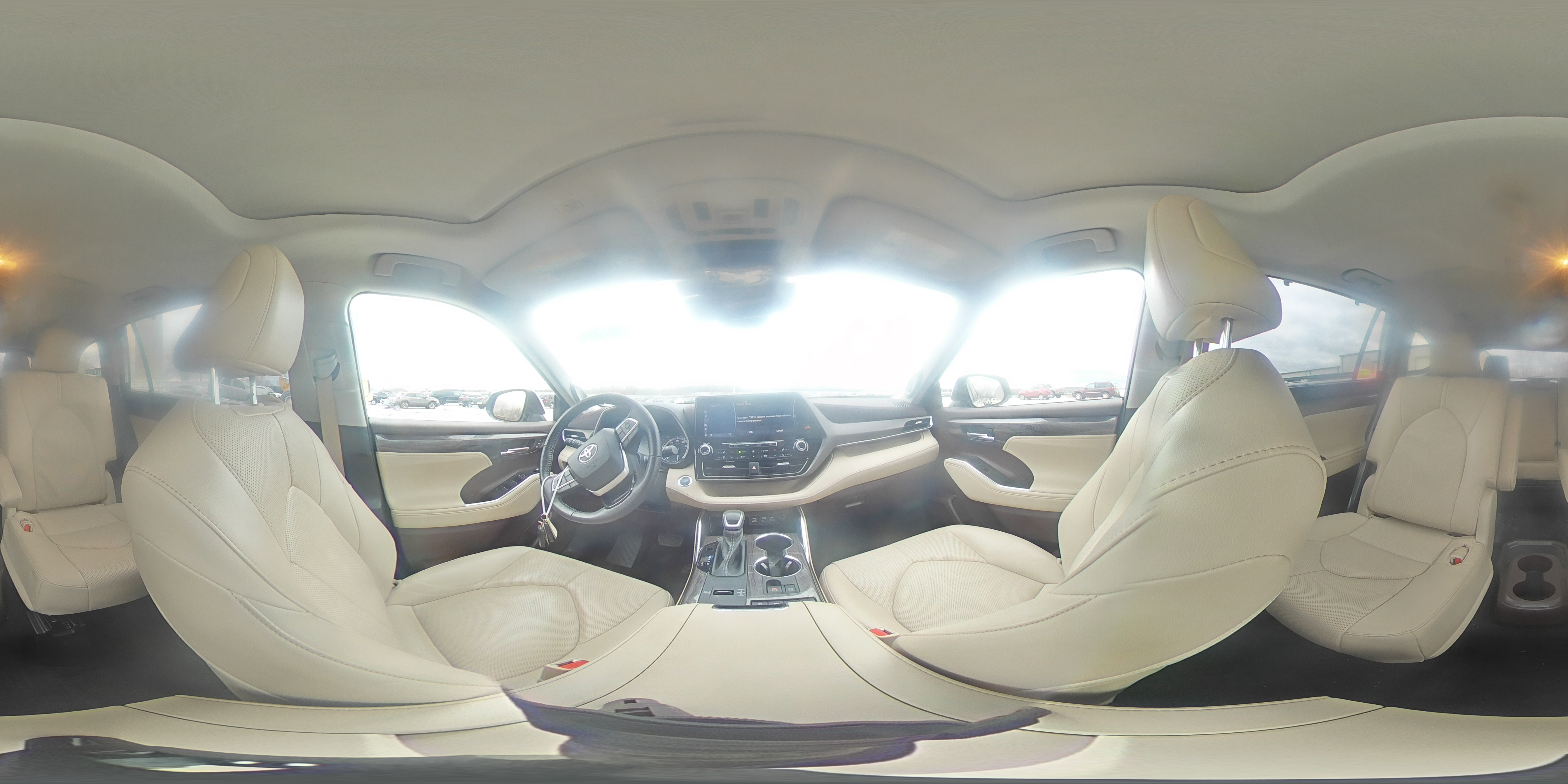 2022 Toyota Highlander - Image 16
