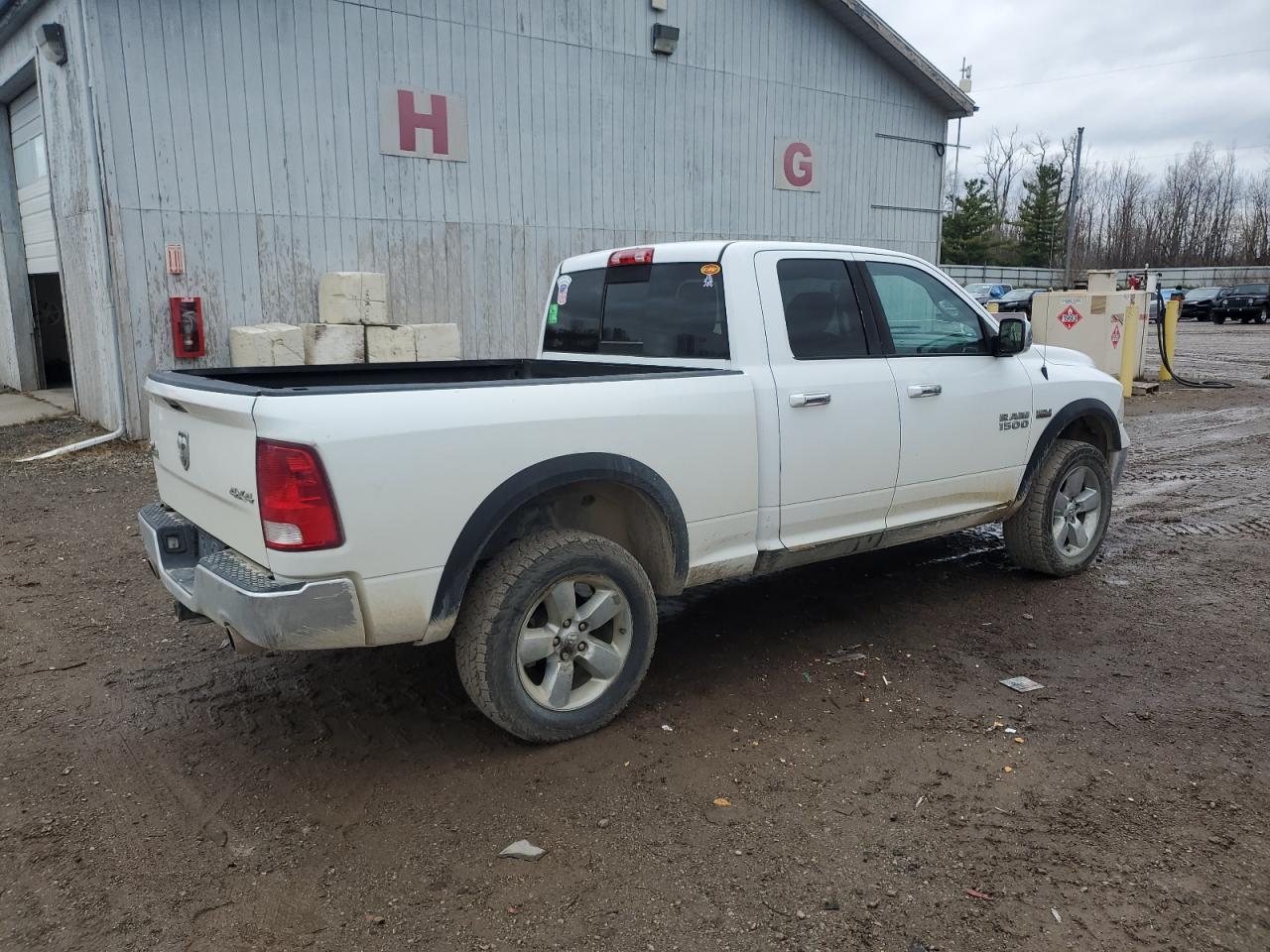 2015 RAM 1500 - Image 3