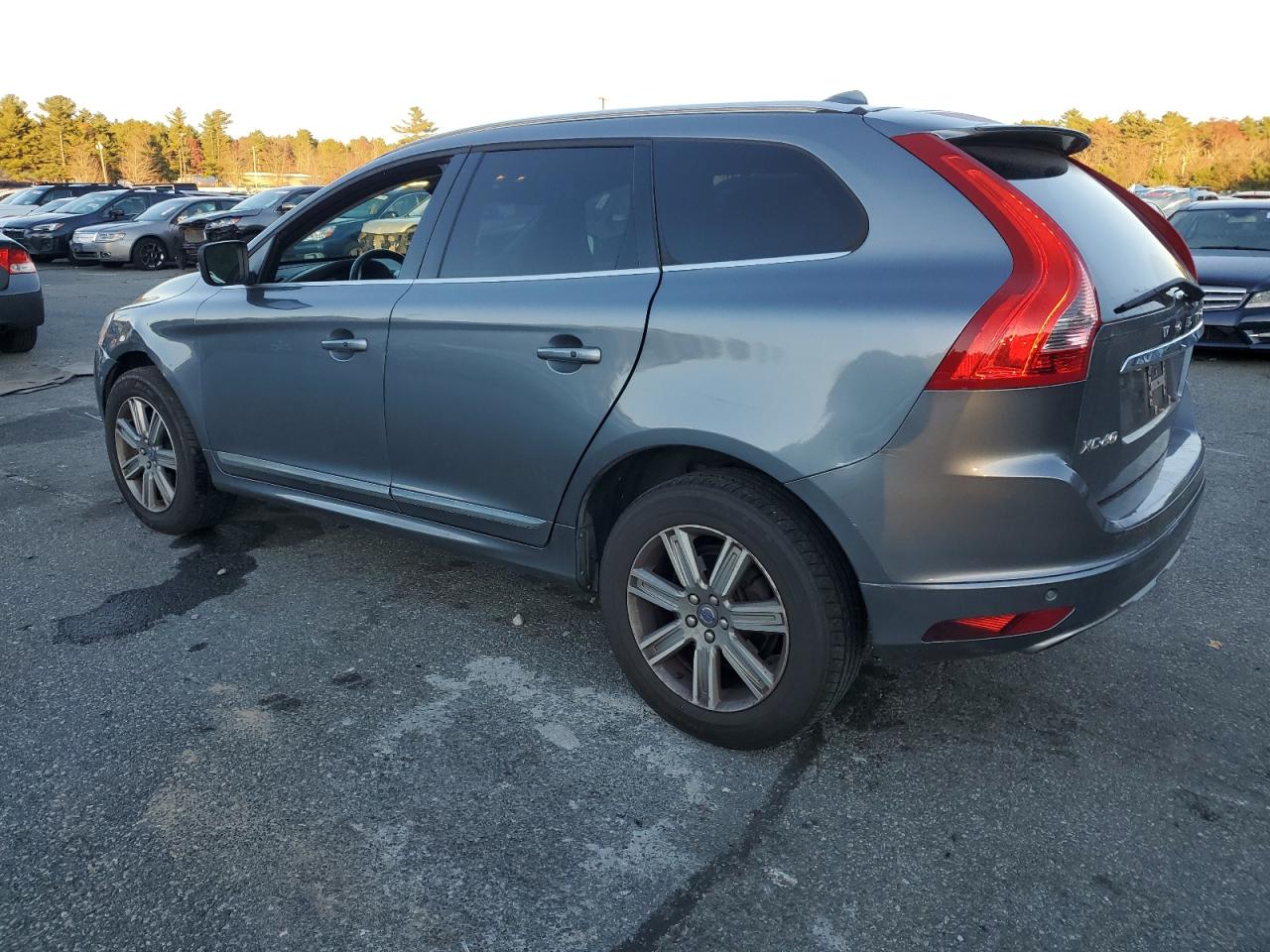 2017 Volvo XC60 - Image 2