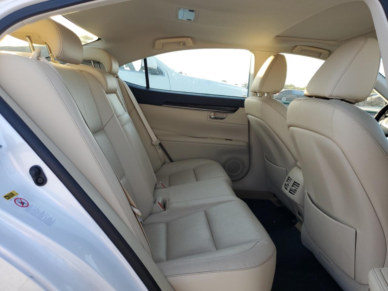2014 Lexus ES - Image 10