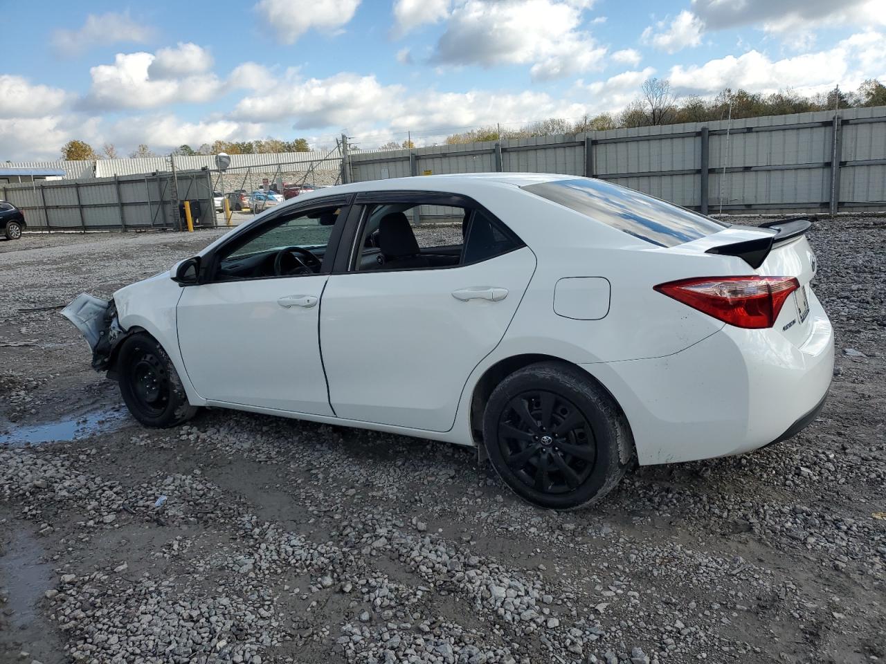 5YFBURHE6KP922461 2019 TOYOTA COROLLA - Image 2