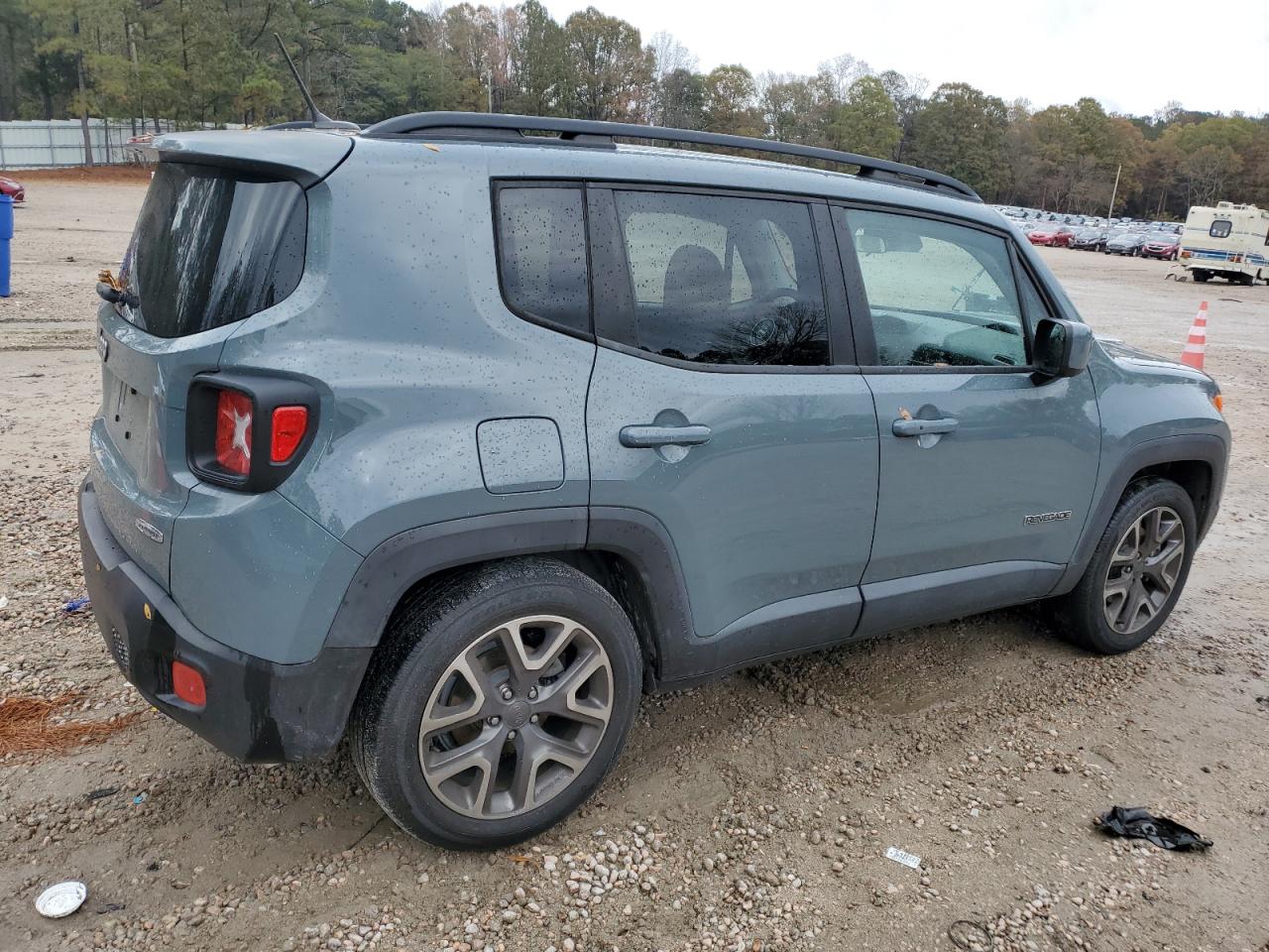 2017 Jeep Renegade - Image 3