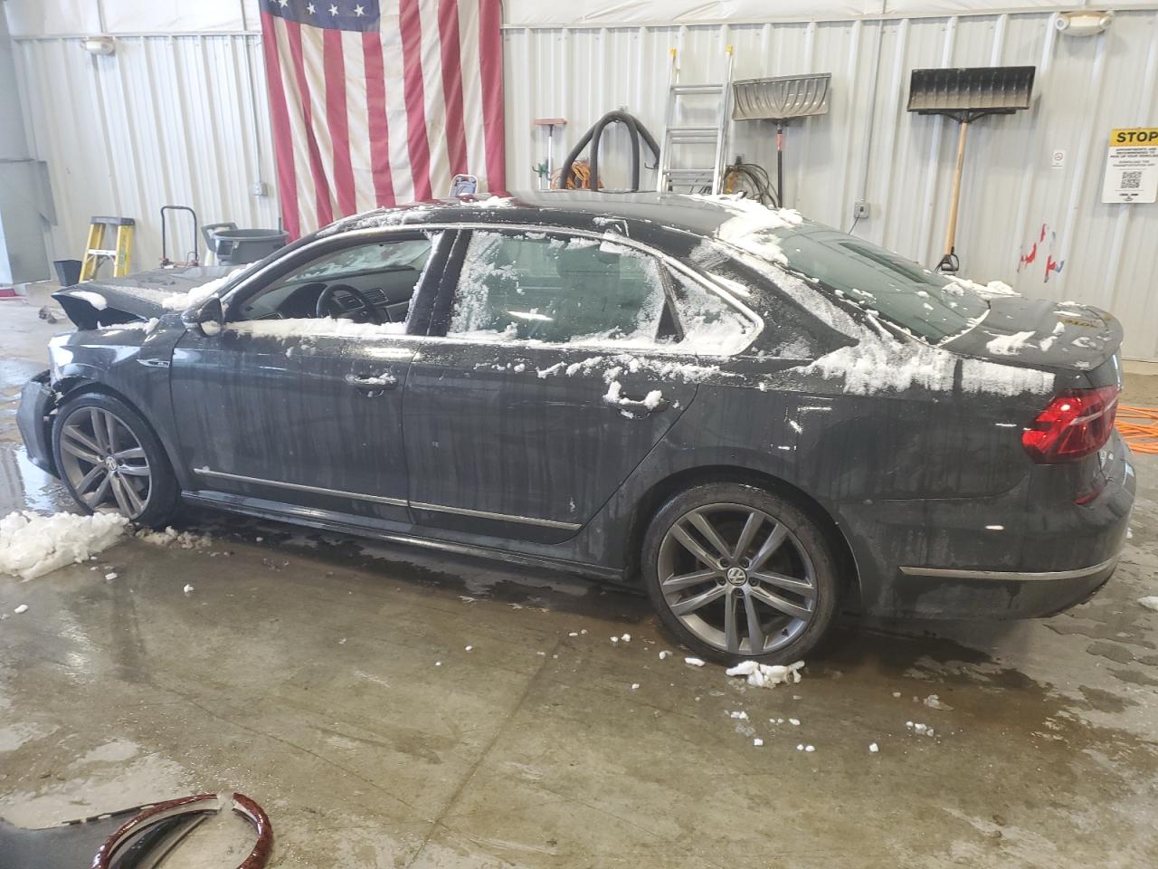 2017 Volkswagen Passat - Image 2