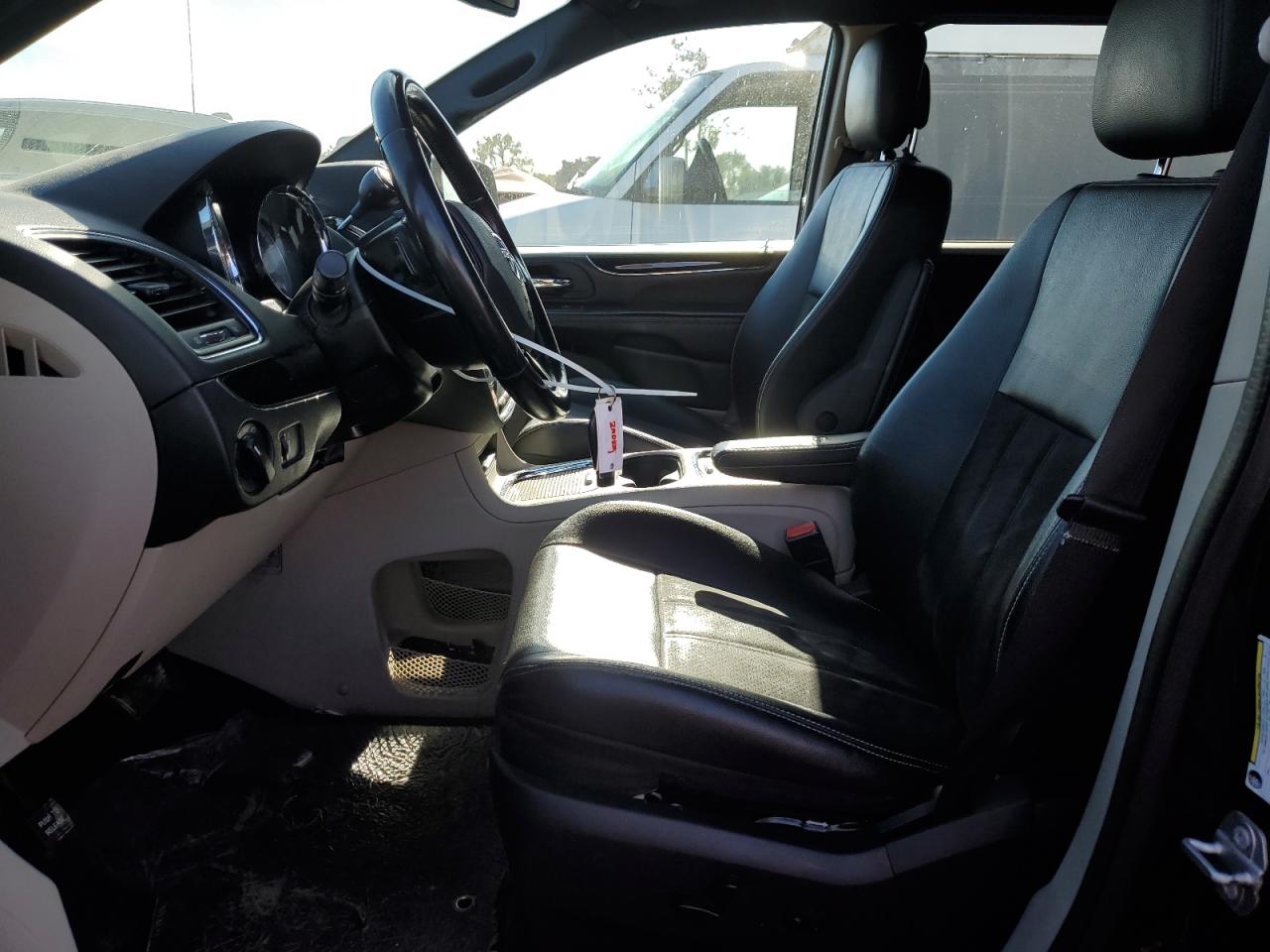 2019 Dodge Caravan - Image 7