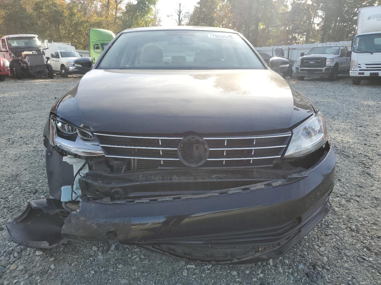 2018 Volkswagen Jetta - Image 5