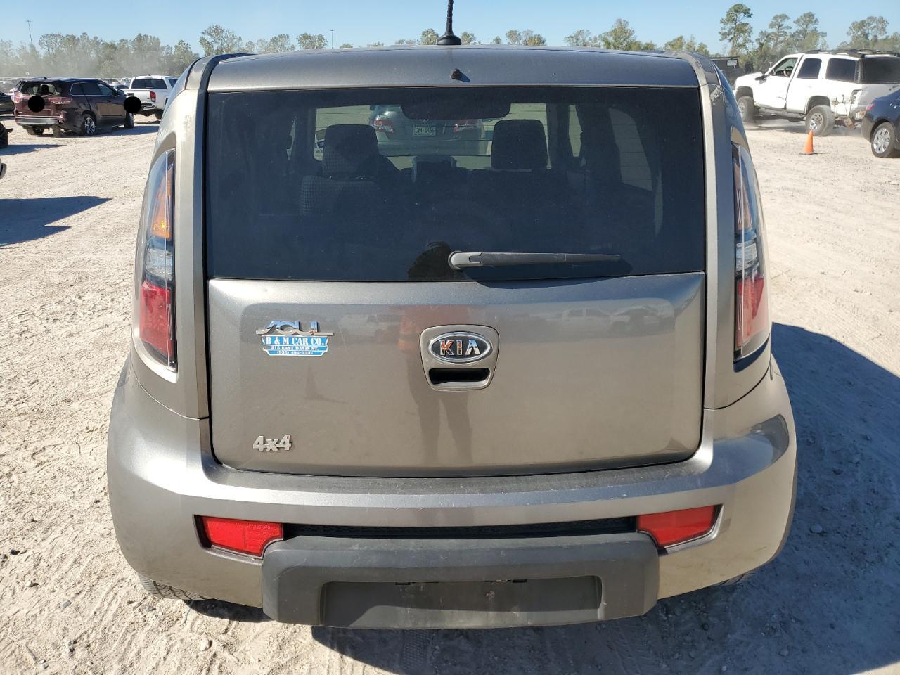 2010 Kia Soul + VIN: KNDJT2A25A7068701 Lot: 81249524