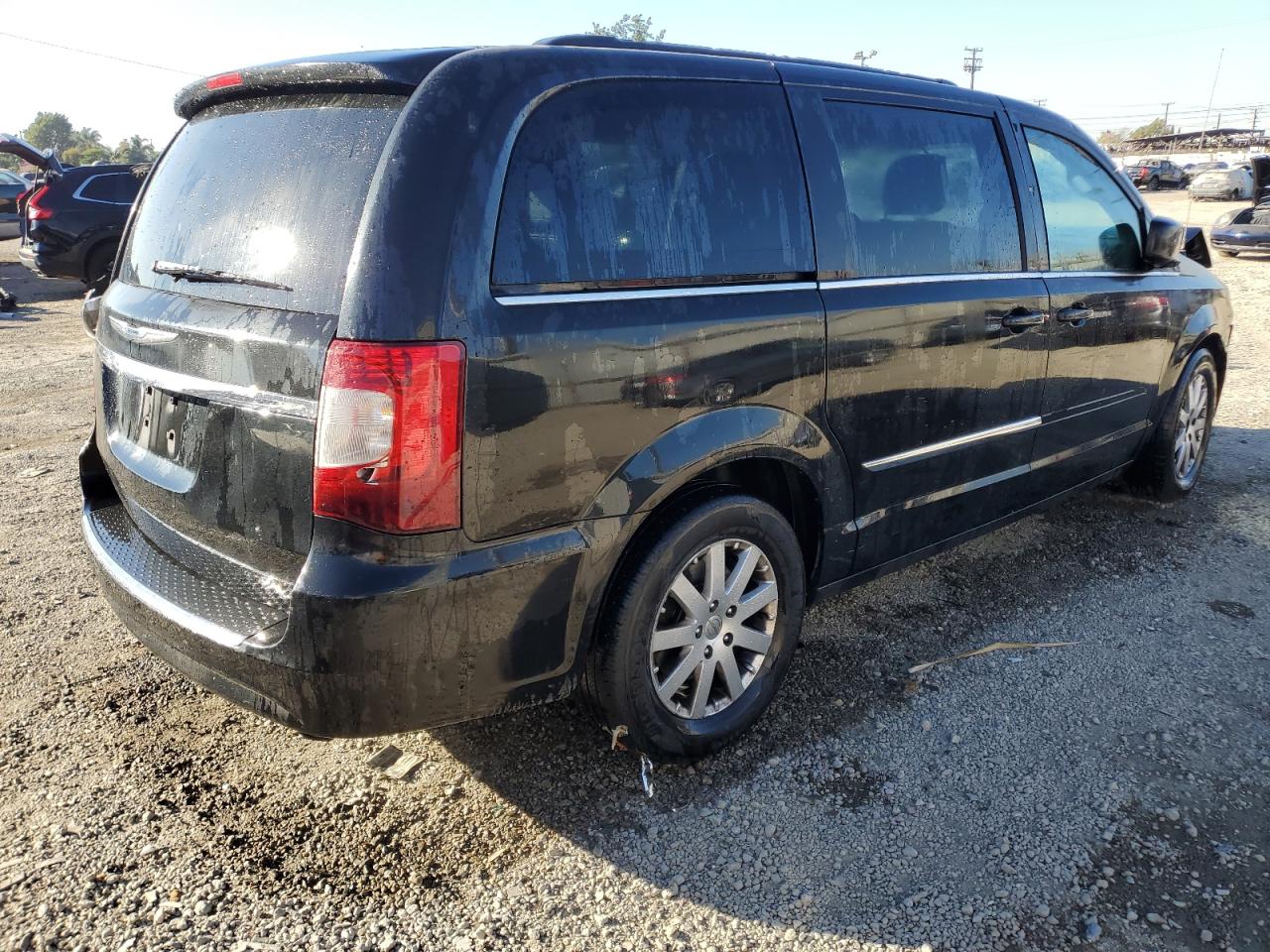 2013 Chrysler Town & Country - Image 3