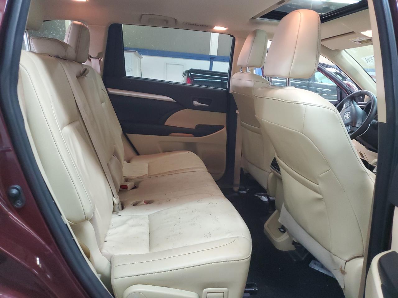 2016 Toyota Highlander - Image 11