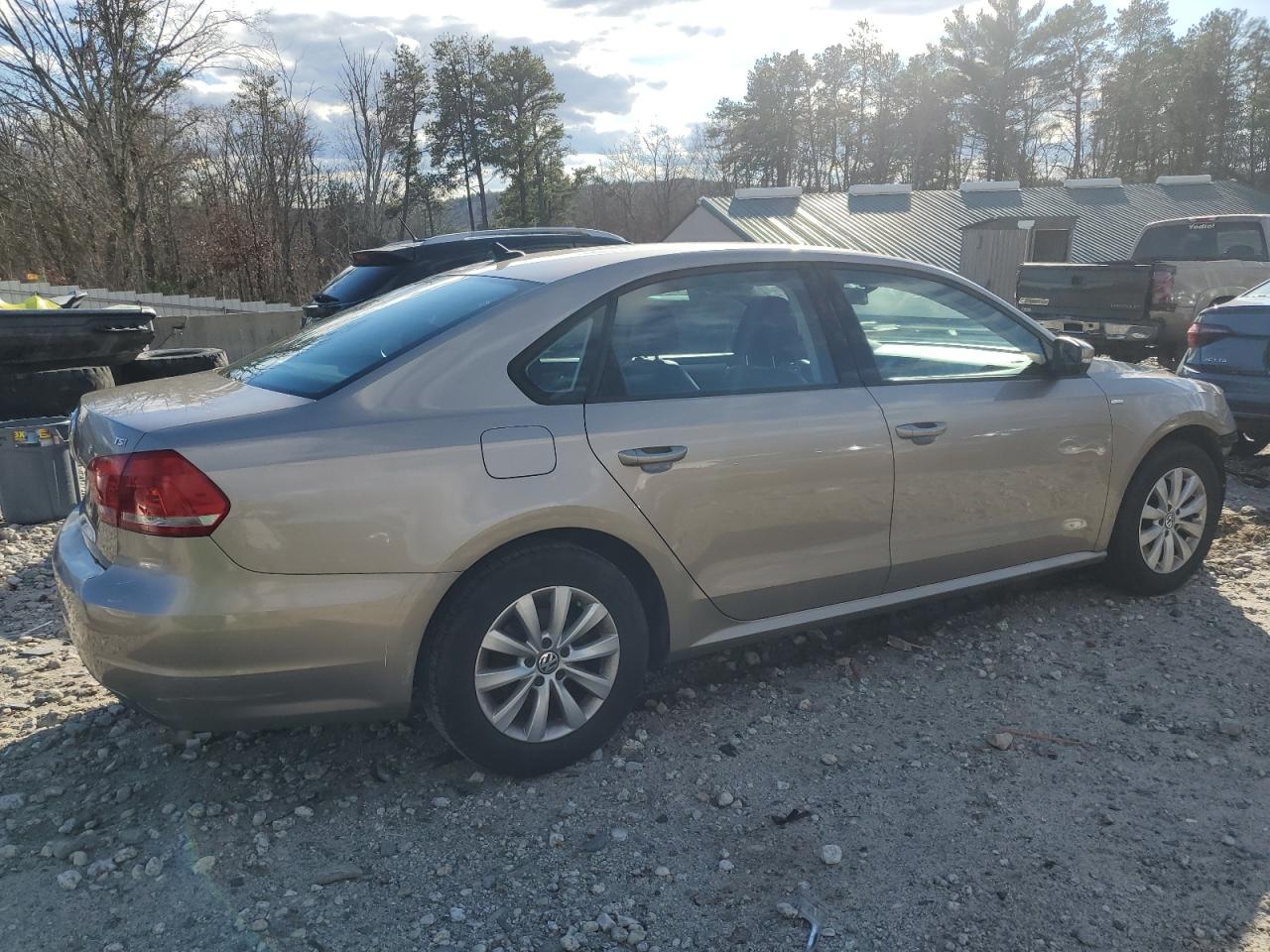 2015 Volkswagen Passat - Image 3