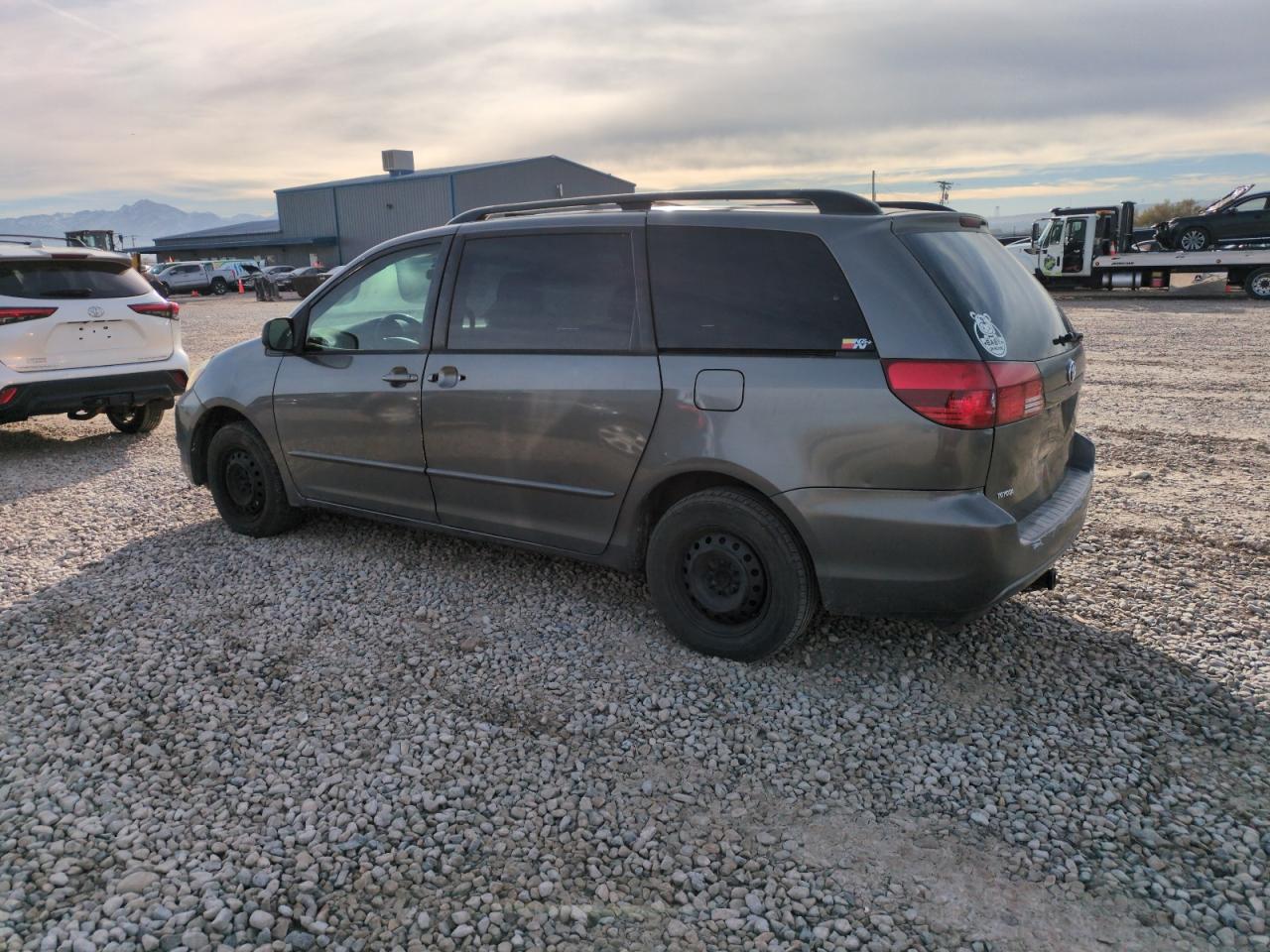 2005 Toyota Sienna - Image 2