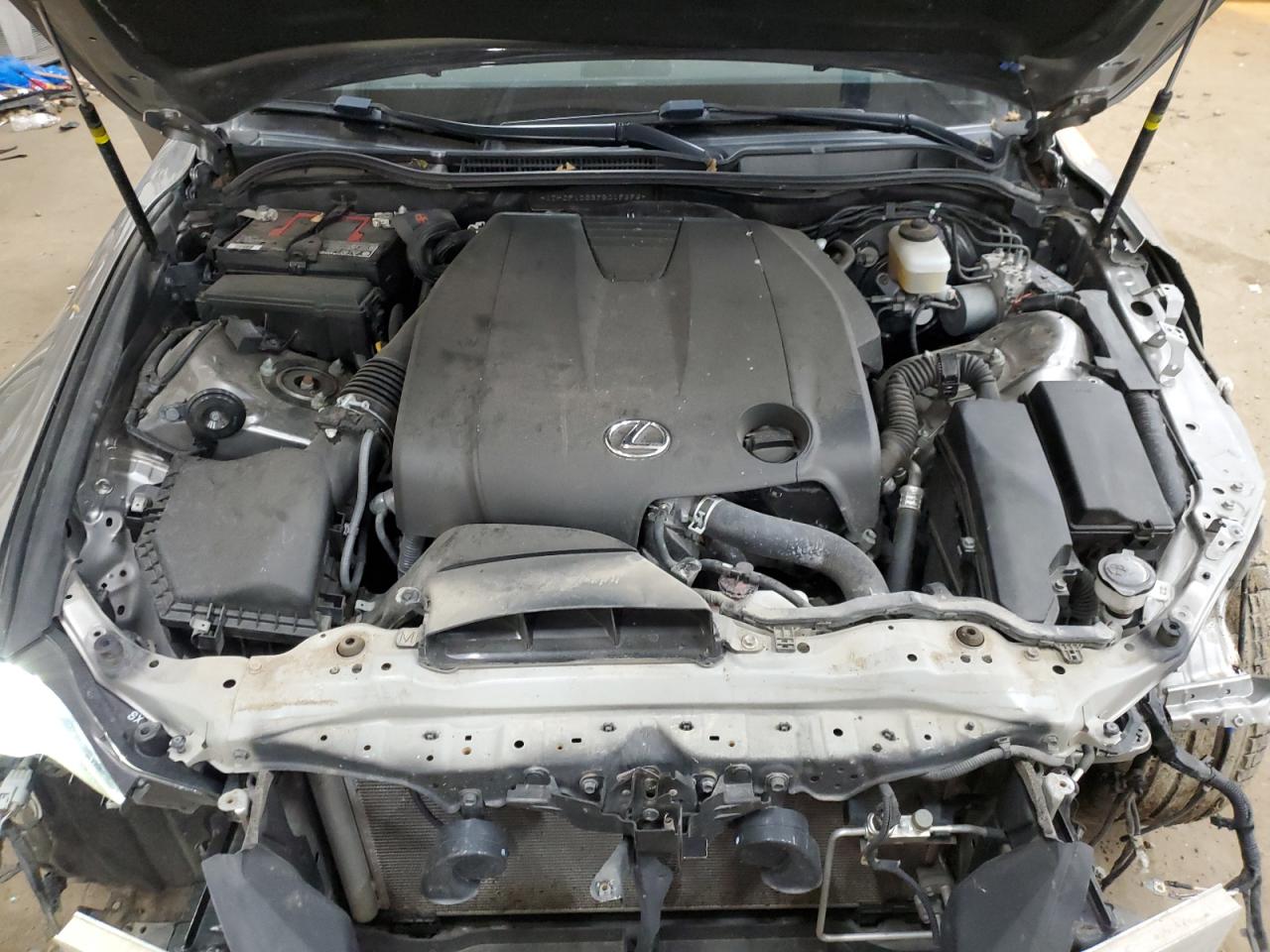 2015 Lexus IS - Image 11
