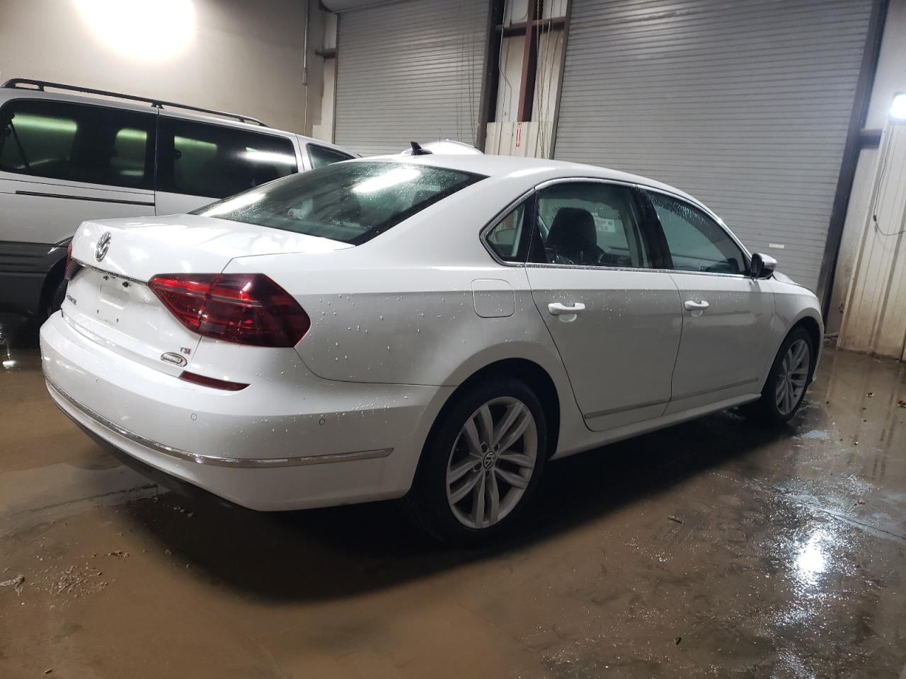 2018 Volkswagen Passat - Image 3