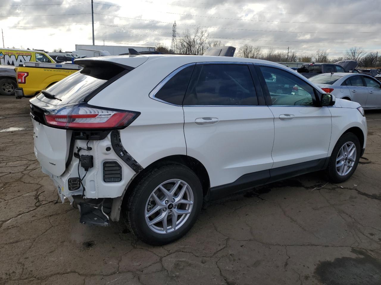 VIN 2FMPK4J95RBA57881 2024 FORD EDGE no.3