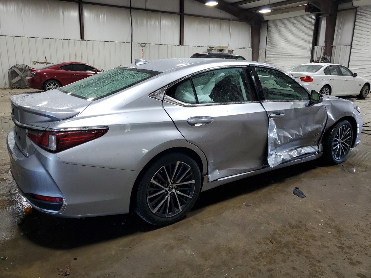 2024 Lexus ES - Image 3
