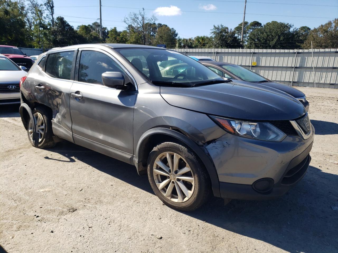 2018 Nissan Rogue - Image 4