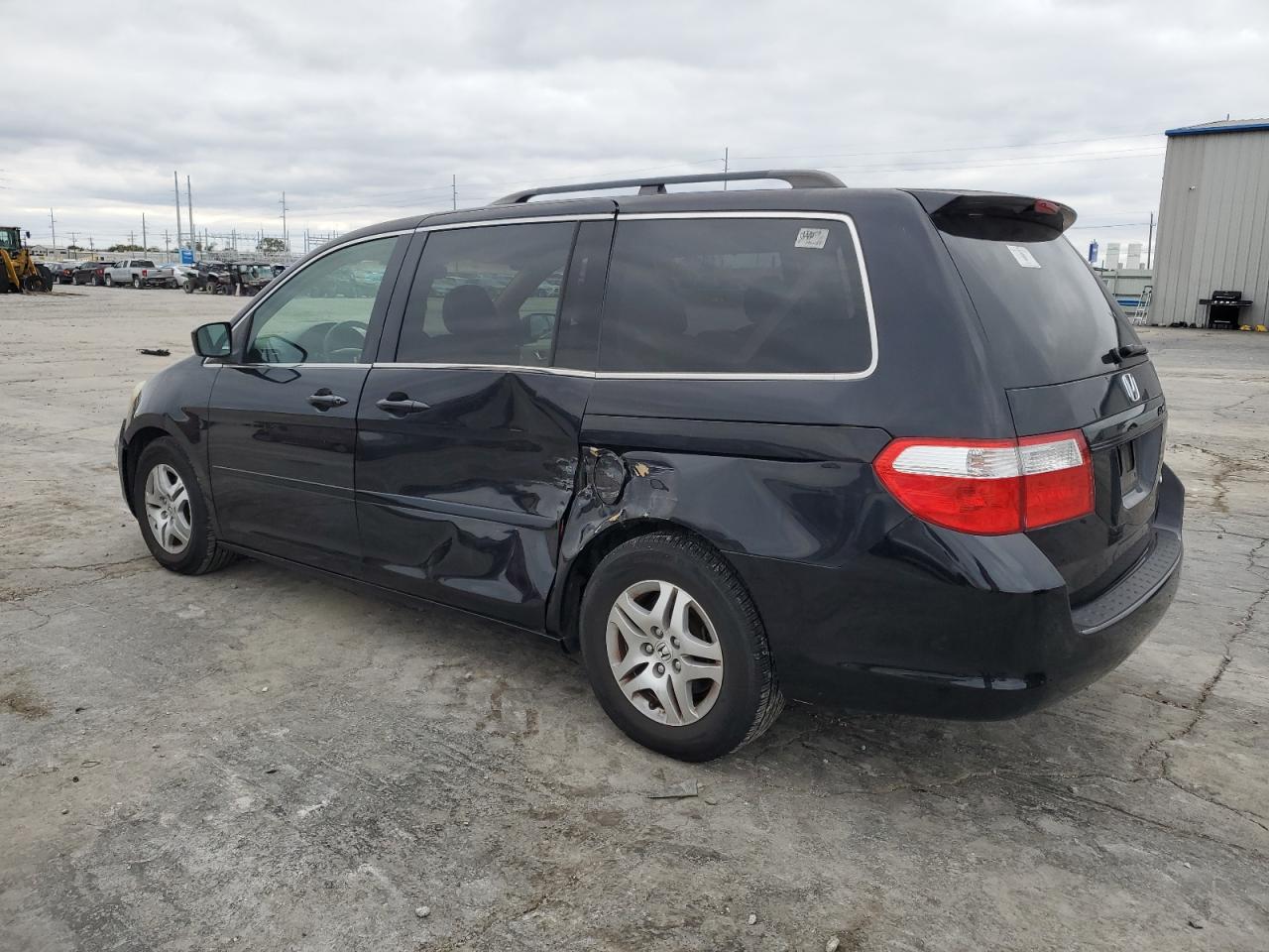 2005 Honda Odyssey - Image 2