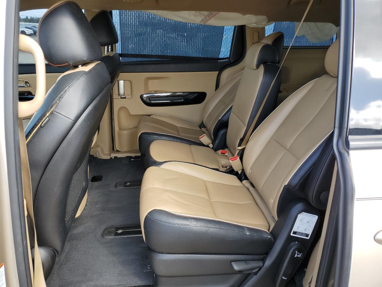 2016 Kia Sedona - Image 11