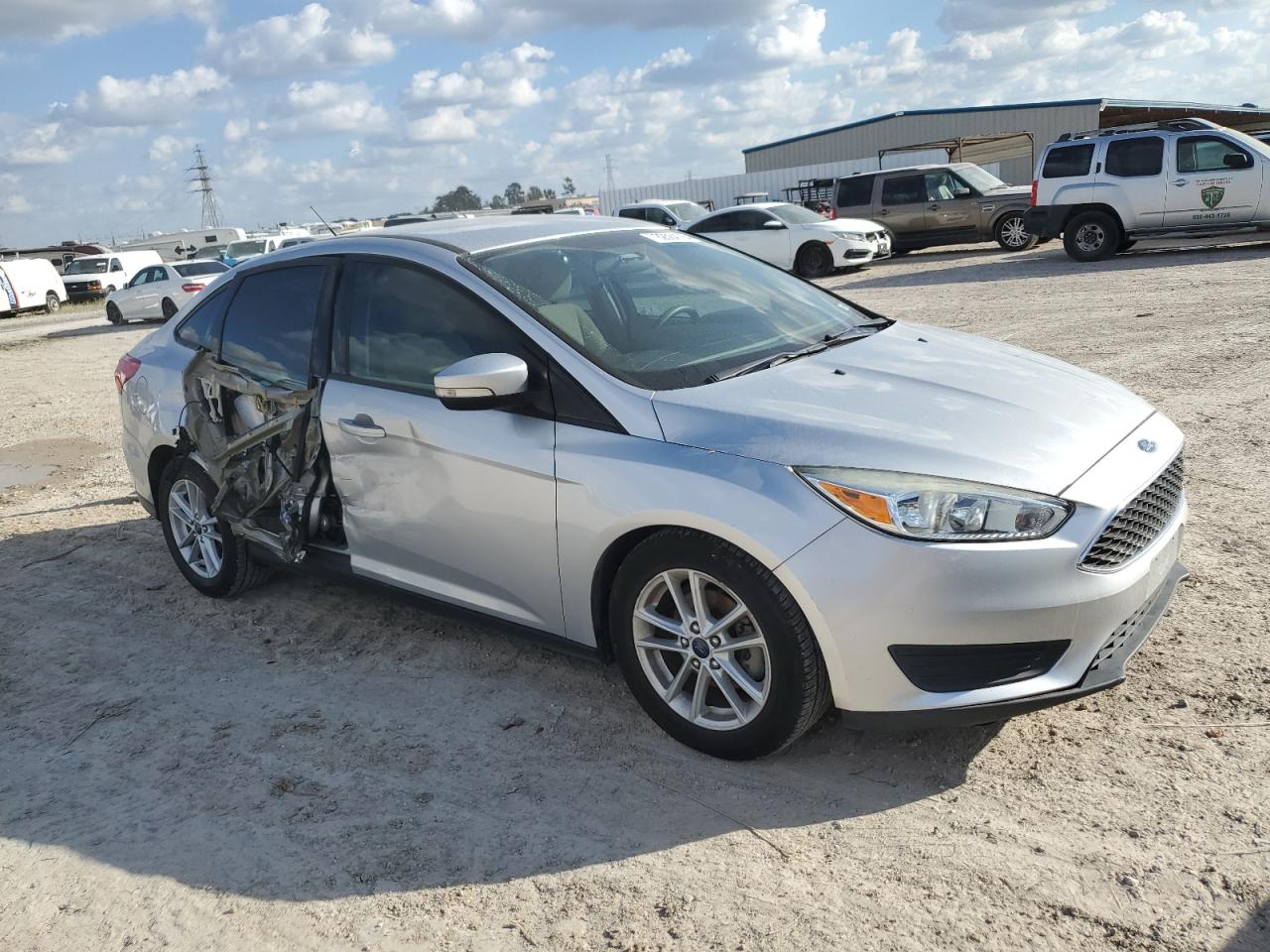 VIN 1FADP3F2XHL245749 2017 FORD FOCUS no.4