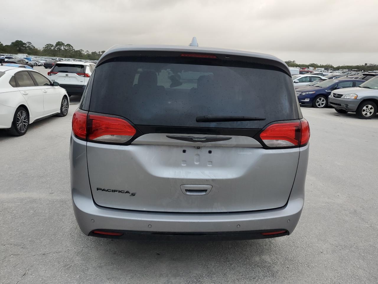 2018 Chrysler Pacifica - Image 6