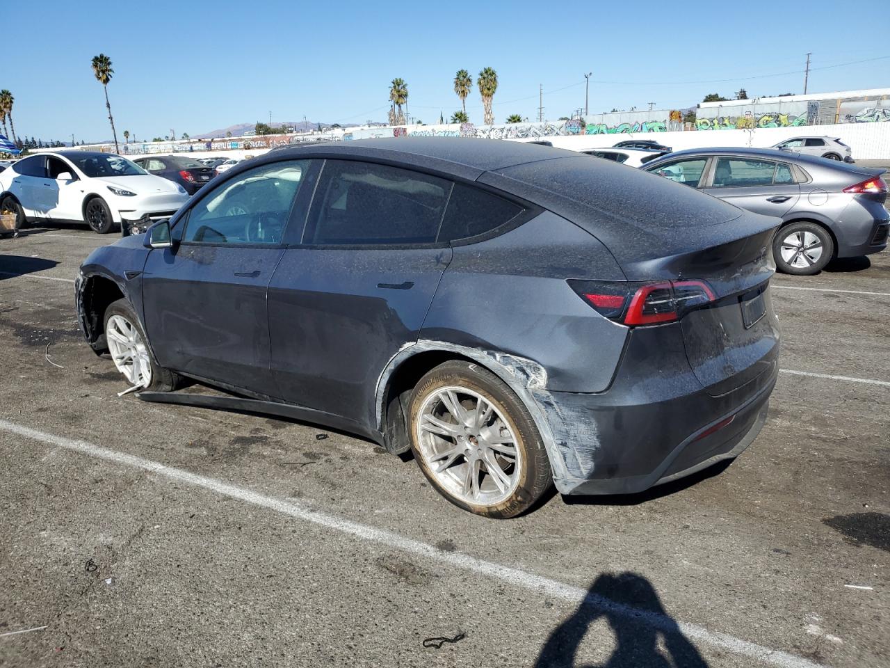 VIN 7SAYGDEE4PF606670 2023 TESLA MODEL Y no.2