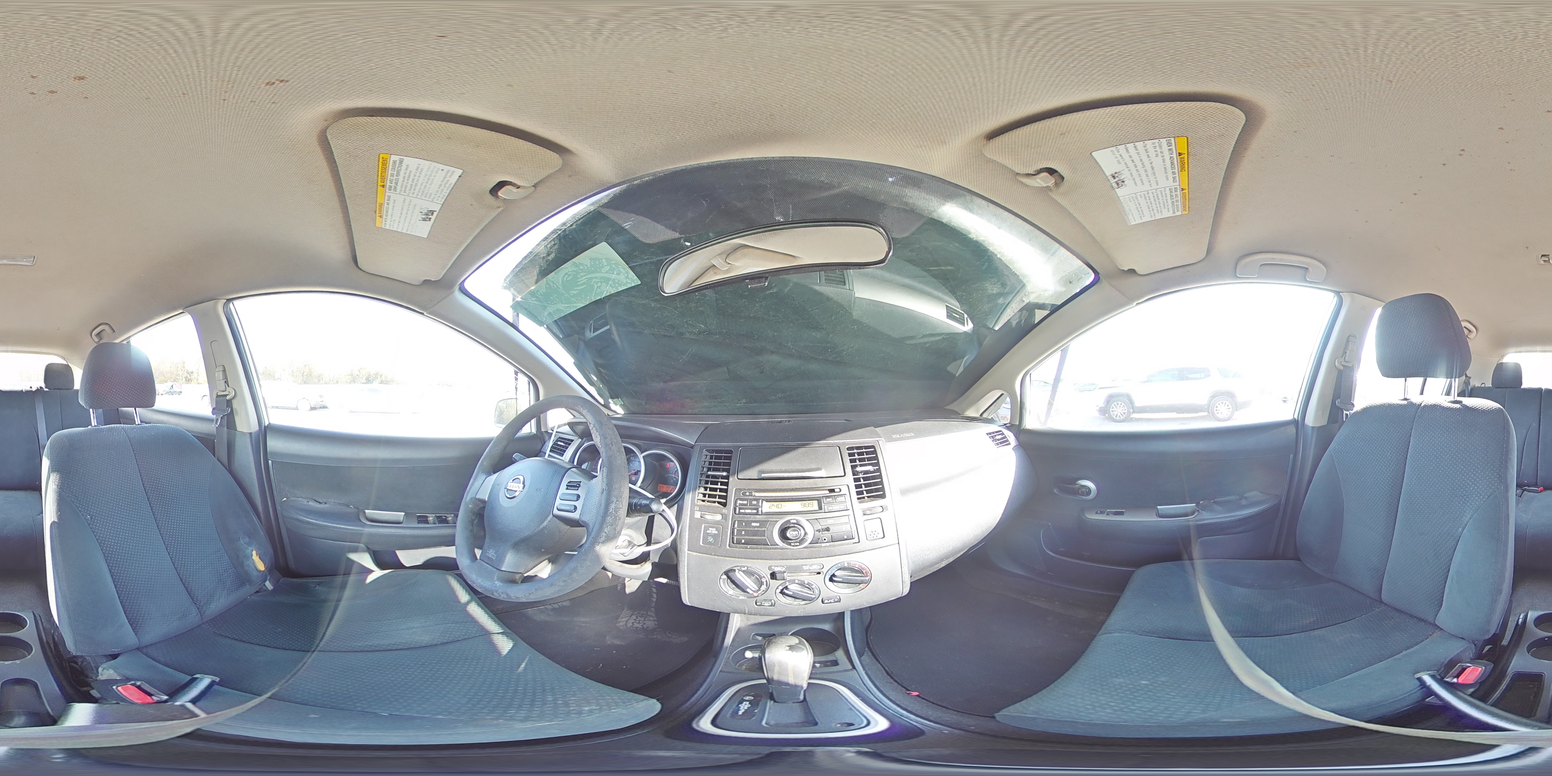 2011 Nissan Versa - Image 13