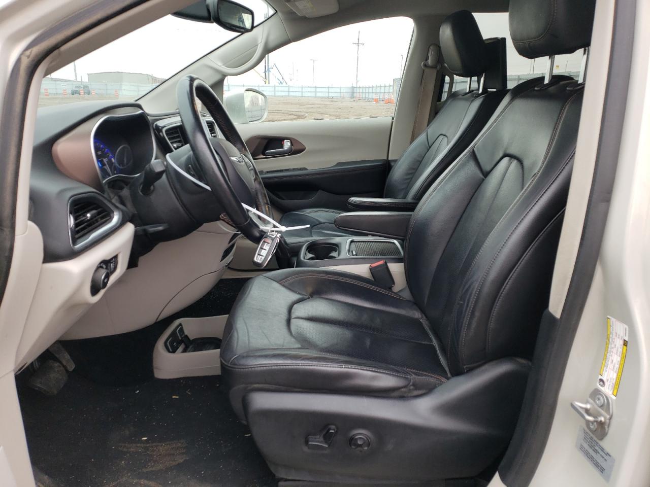 2017 Chrysler Pacifica - Image 7