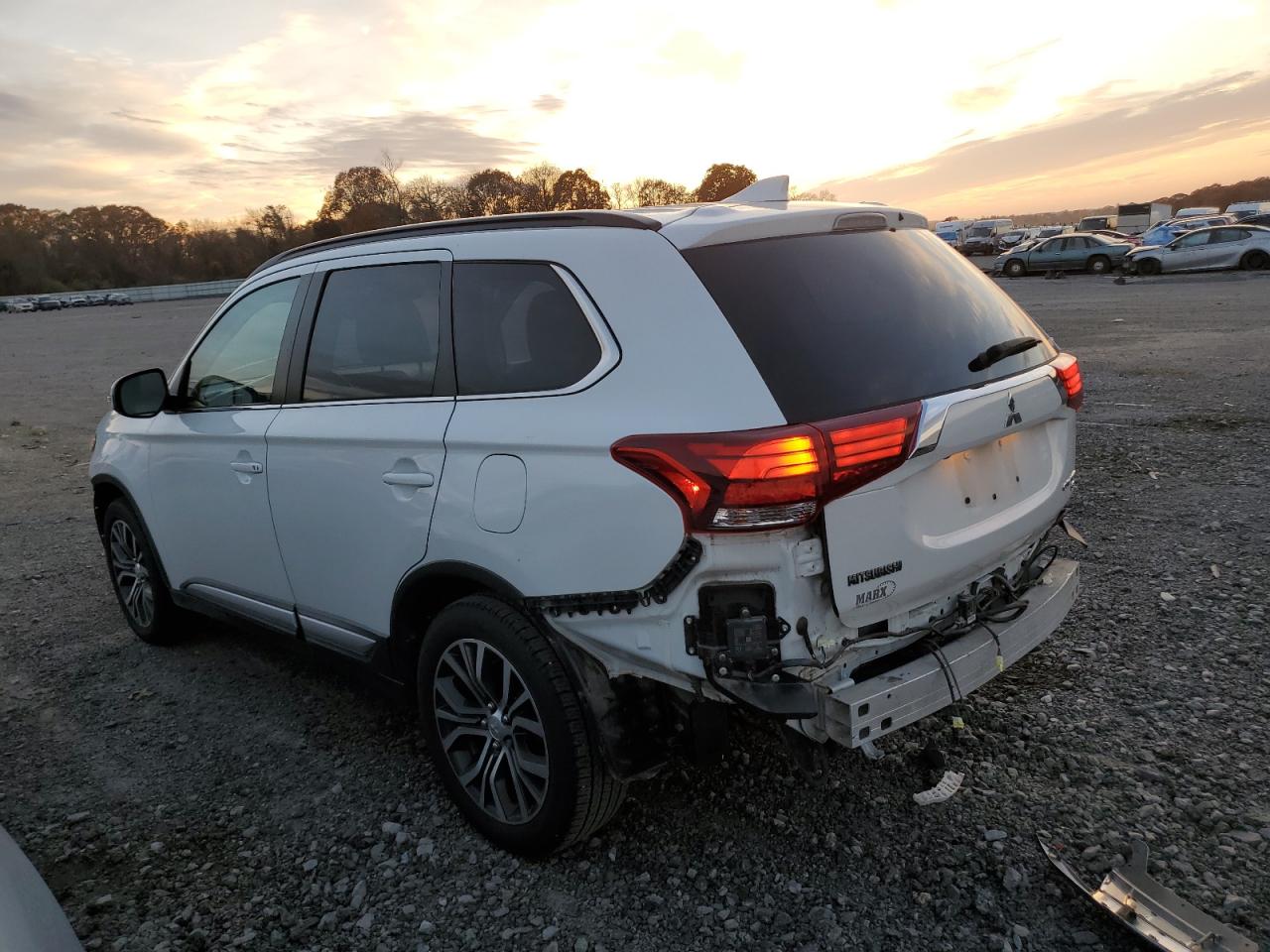 2018 Mitsubishi Outlander - Image 2
