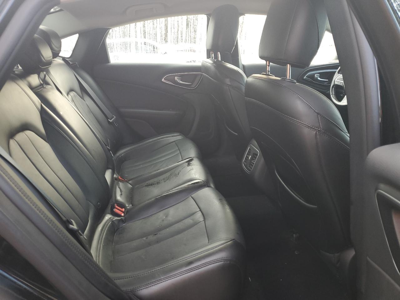 2016 Chrysler 200 - Image 10