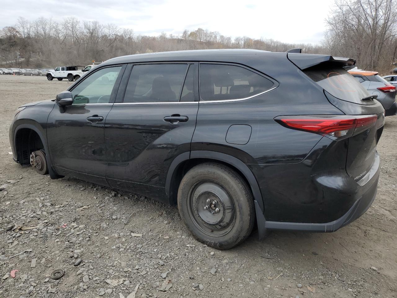 2022 Toyota Highlander - Image 2