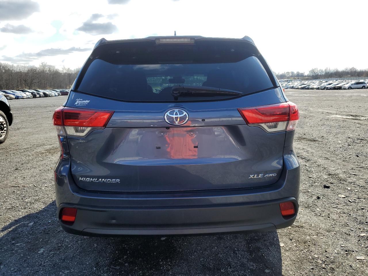 2018 Toyota Highlander - Image 6
